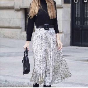 WD NY Polka Dot pleated skirt
